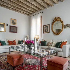 Miracoli With View On The Canal R&r Apartment