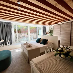 Lucky House Apartment